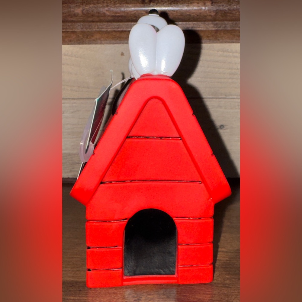 Super Cute Peanuts - Snoopy With Dog House - Squeaky Pet Toy 6.5” - NEW - Picture 5 of 12